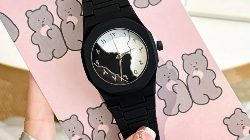 Aura Watch – Arabic Dial (Black)